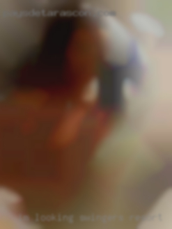 I'm swingers resort looking for Couples or Women.